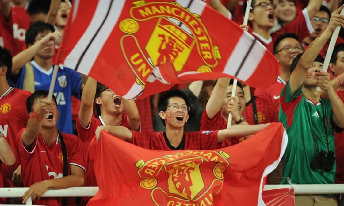 Manchester United Fans Traveling Abroad: Culture, Passion, and Experiences