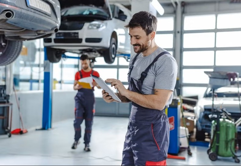 The Role Of Auto Body Shops In Extending Vehicle Lifespan